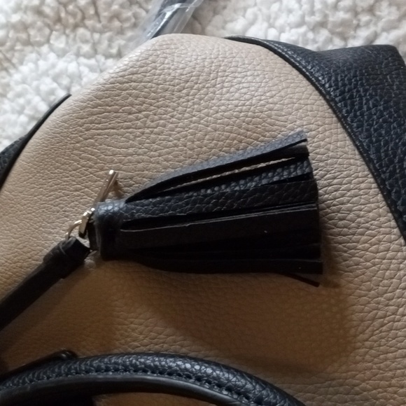 Nine West Dome. Bag, black and taupe, NWT, crossbody strap removable and handles - Picture 9 of 13